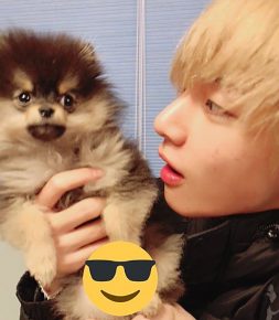 Kim Taehen avec un chien